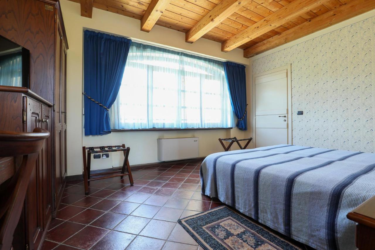 فيلا Cascina Giuli ألبا المظهر الخارجي الصورة